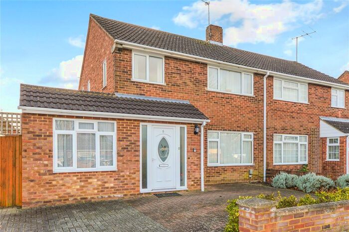 3 Bedroom Semi-Detached House To Rent In Katherine Drive, Dunstable, Bedfordshire LU5