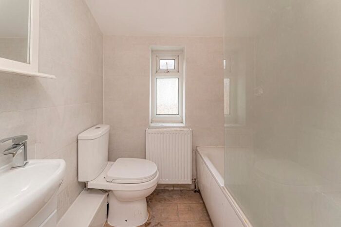 4 Bedroom Property To Rent In Alston Road, Edmonton, N18