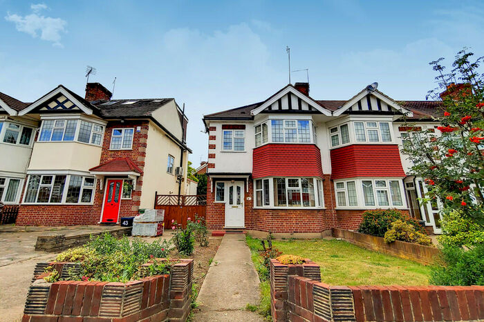 3 Bedroom Semi-Detached House To Rent In Lorne Gardens, London, E11