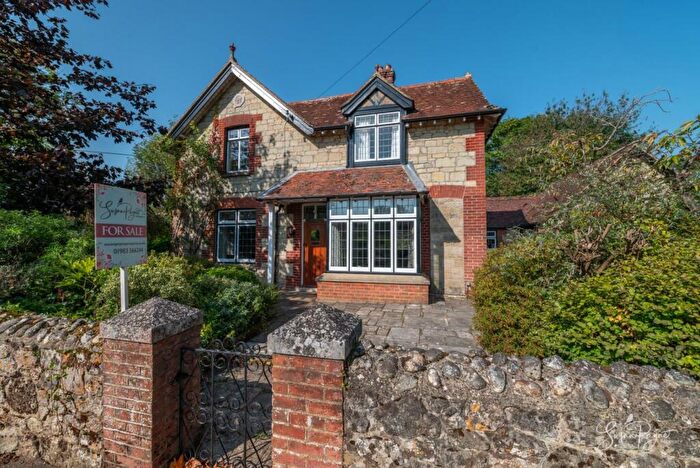 3 Bedroom Detached House For Sale In The Mill House, Alverstone, PO36