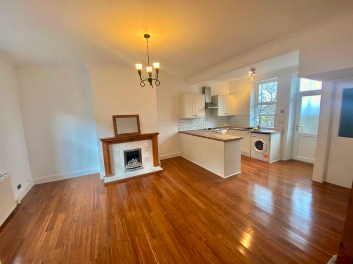 2 Bedroom Terraced House To Rent In Ravensknowle Road, Huddersfield, HD5