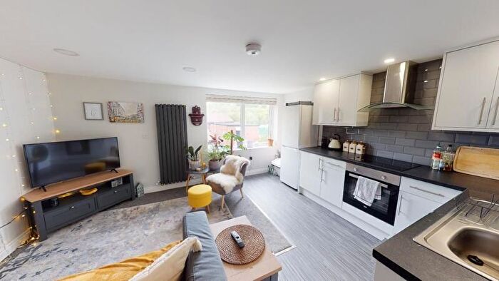 1 Bedroom Flat To Rent In Meanwood Road, Meanwood, Leeds, LS7