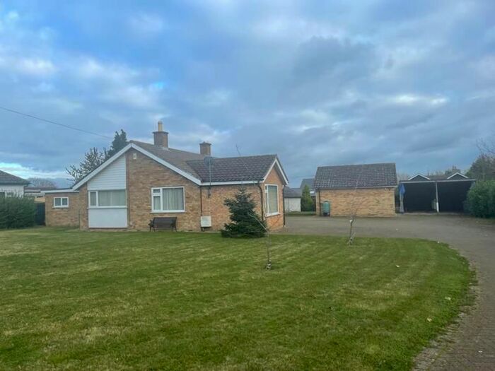 3 Bedroom Detached Bungalow To Rent In Roxton Road, Great Barford MK44