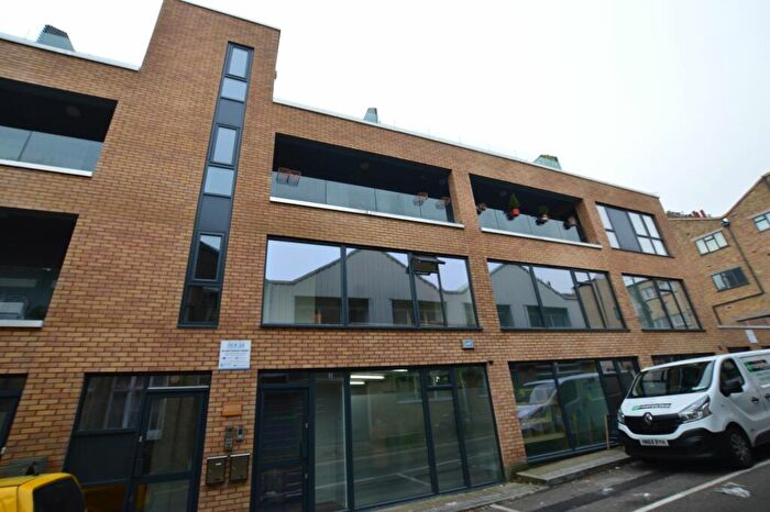 1 Bedroom Flat To Rent In Shelford Place, N16