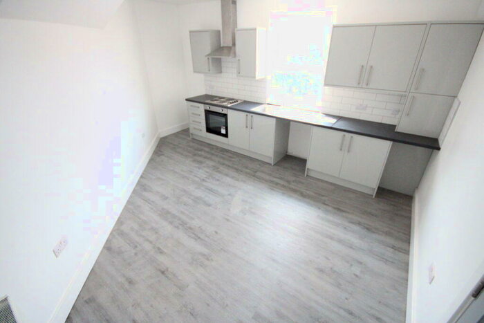 3 Bedroom Flat To Rent In -A Belle Isle Road, Leeds, LS10
