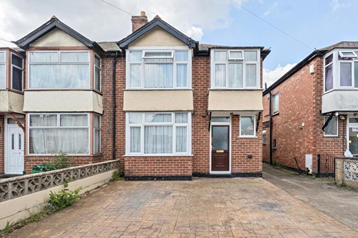 4 Bedroom Semi-Detached House For Sale In Fern Hill Road, Oxford, OX4