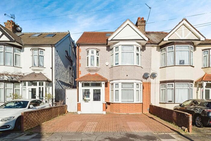 5 Bedroom Semi-detached House For Sale In Wycombe Road, IG2