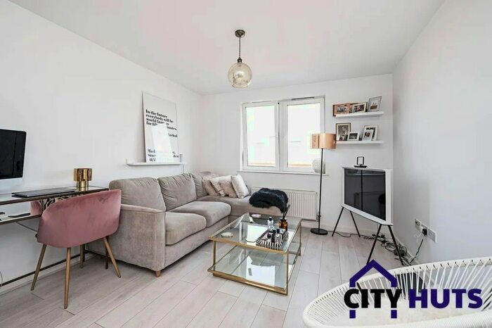 2 Bedroom Flat To Rent In Harvey Road, London, N8