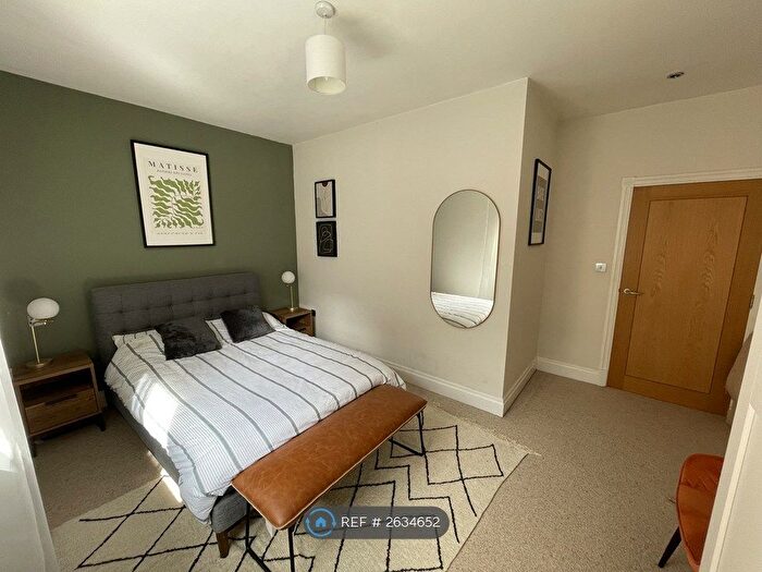 2 Bedroom Flat To Rent In Brentwood Court, Eccles, Manchester, M30