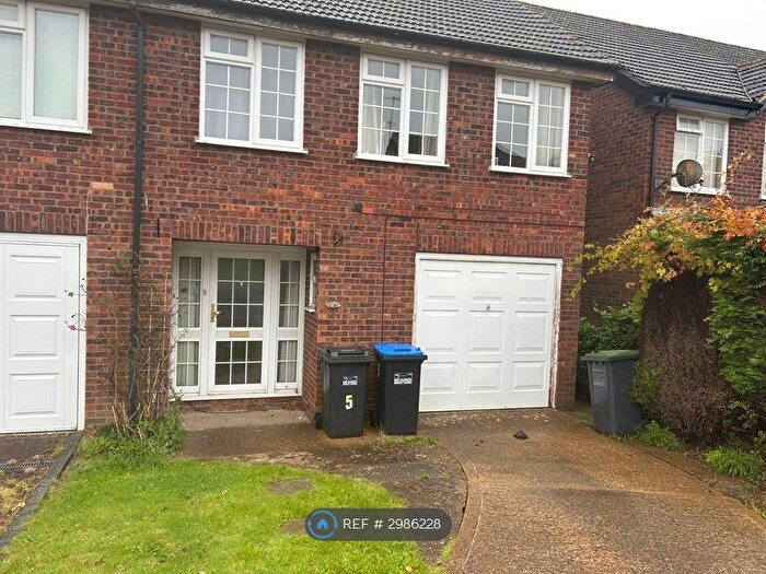 3 Bedroom Semi-Detached House To Rent In The Courtyard, East Grinstead, RH19