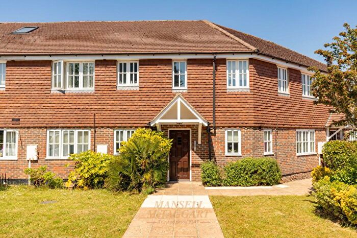 1 Bedroom Flat For Sale In Hollands Court, East Grinstead, RH19