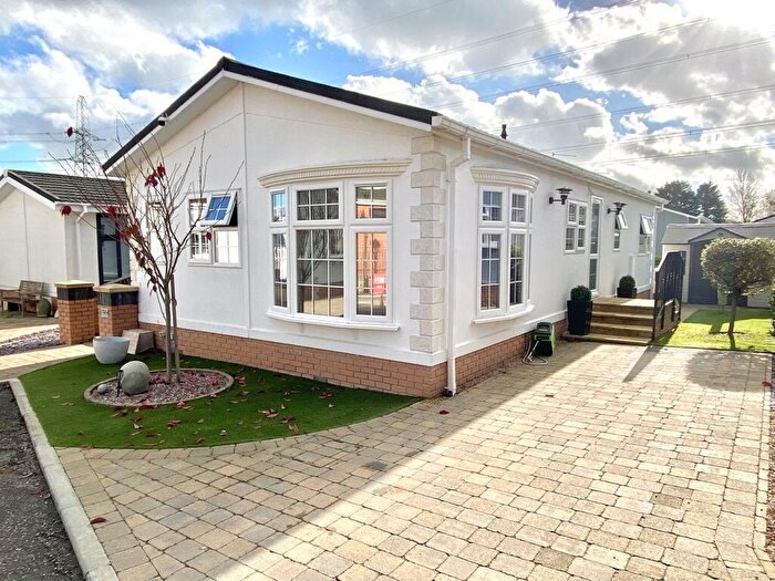2 Bedroom Park Home For Sale In Wickham Court, Southwick Road, North Boarhunt, PO17