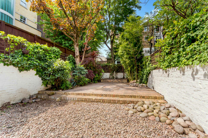 2 Bedroom Flat To Rent In Fawcett Street, Earls Court, SW10