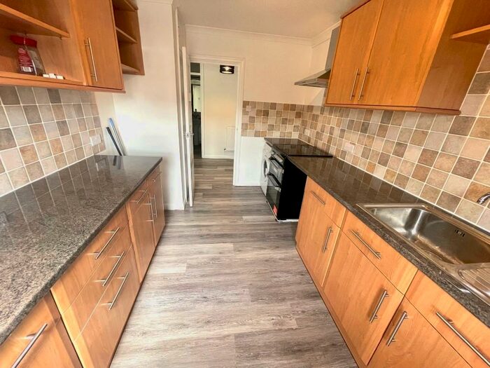 2 Bedroom Flat To Rent In Byron Road, Worthing, West Sussex, BN11