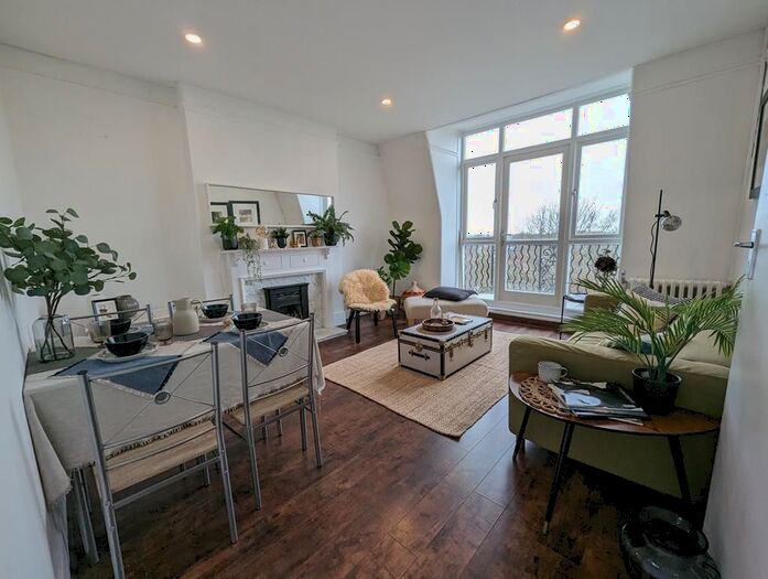 2 Bedroom Flat To Rent In Shoot Up Hill, London, NW2