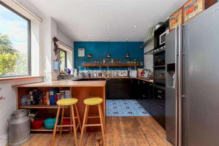 4 Bedroom Semi-Detached House To Rent In Longstone Avenue, Harlesden, NW10