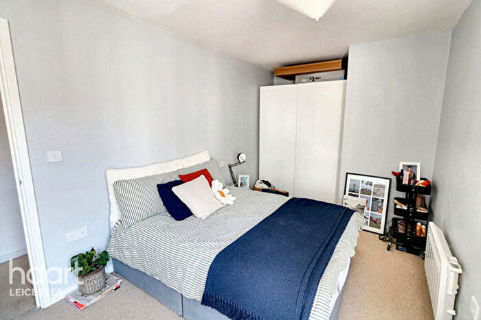 2 Bedroom Apartment For Sale In Watkin Road, Leicester, LE2