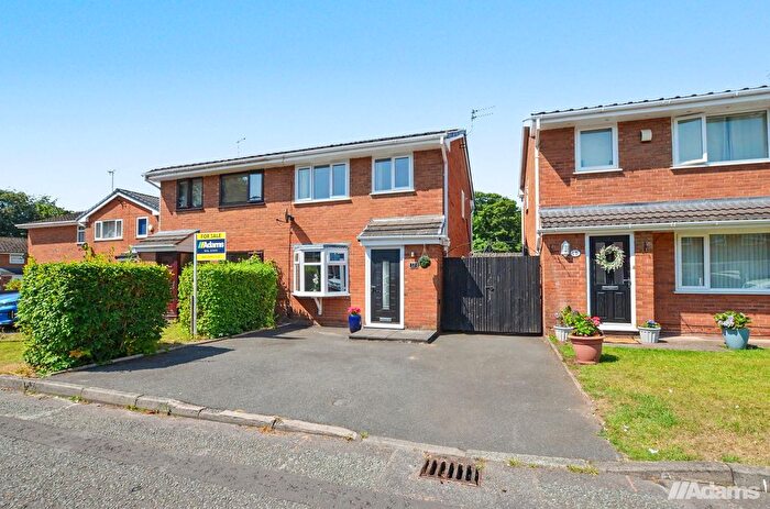 3 Bedroom Semi-Detached House For Sale In Wenlock Road, Beechwood, WA7