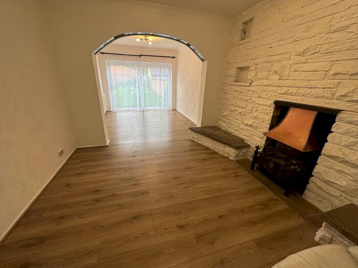 4 Bedroom Semi-Detached House To Rent In Crosslands Avenue, Southall, Greater London, UB2