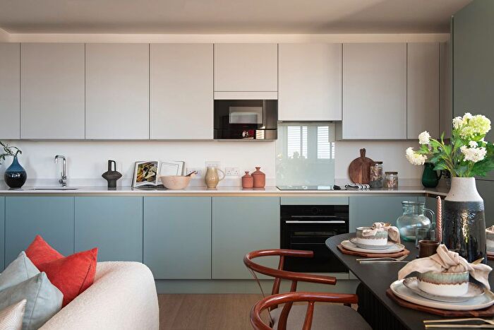 3 Bedroom Flat For Sale In Herne Hill Road, London, SE24