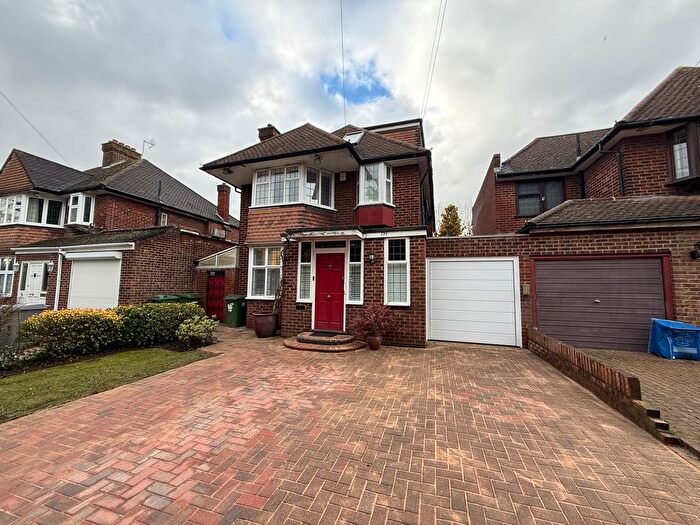 4 Bedroom Detached House For Sale In Salmon Street, London, NW9