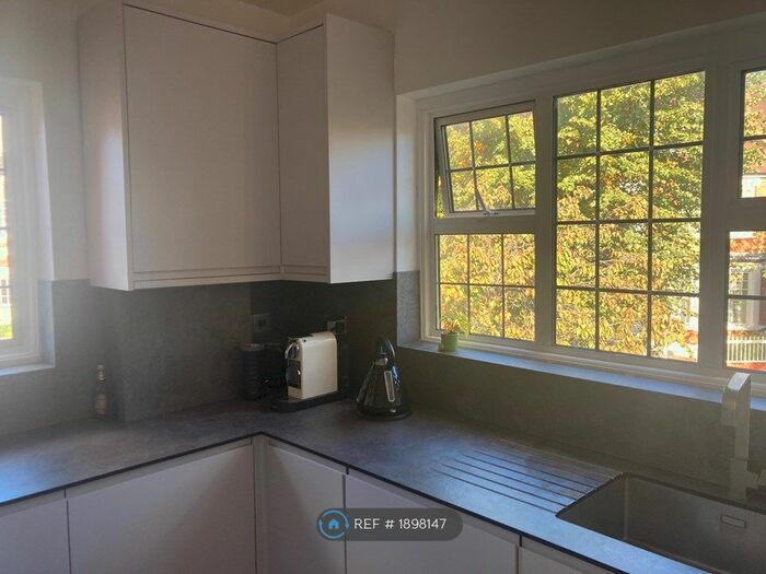 3 Bedroom Maisonette To Rent In London, London, W4