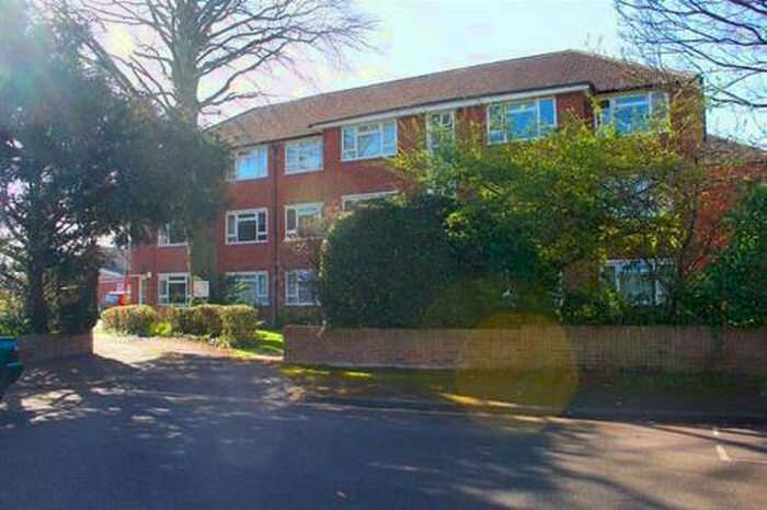2 Bedroom Flat To Rent In Oak Hill Crescent, Surbiton, London, KT6