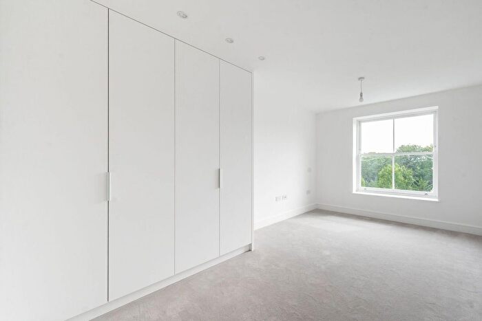 2 Bedroom Flat To Rent In High Road, Whetstone, London, N20