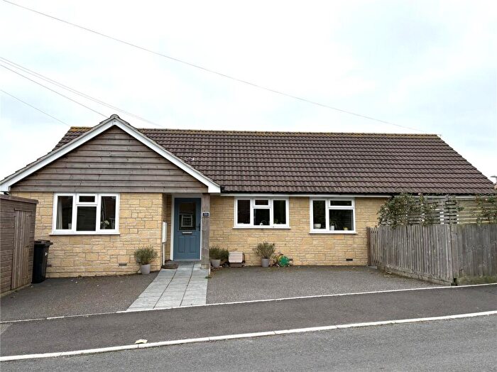 3 Bedroom Bungalow For Sale In Springfield Close, Shaftesbury, Dorset, SP7