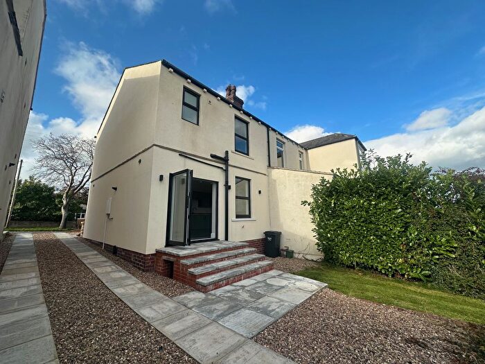 3 Bedroom Semi-Detached House To Rent In Woodhouse Lane, Brighouse, HD6