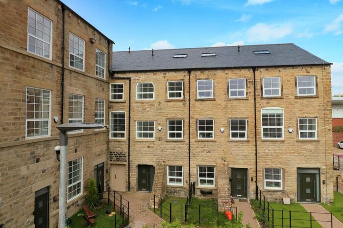 3 Bedroom House To Rent In Bobbin Row, Leeds, West Yorkshire, LS12