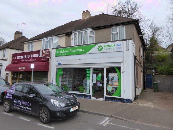 1 Bedroom Flat To Rent In Shelvers Way, Tadworth, KT20