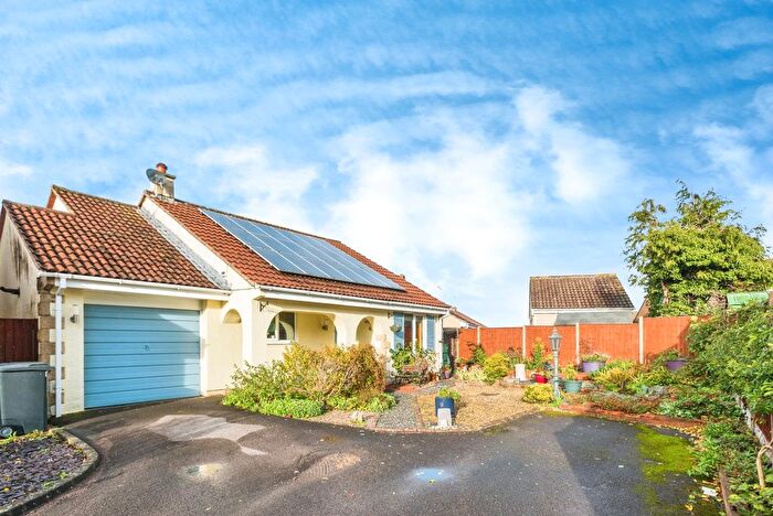 2 Bedroom Bungalow For Sale In Alnwick, Toothill, Swindon, Wiltshire, SN5