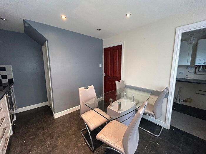 2 Bedroom End Of Terrace House To Rent In Hawthorn Walk, Eastfield, YO11