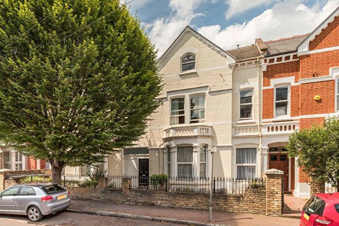2 Bedroom Flat To Rent In Oxford Road, Putney, SW15
