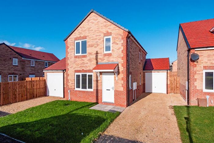 3 Bedroom Detached House To Rent In Cotton Mill Lane, Bradford, BD7