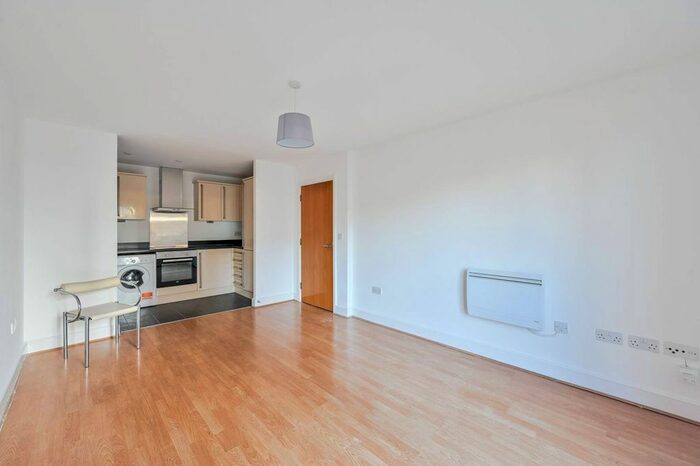 1 Bedroom Flat To Rent In Capulet Square, Tower Hamlets, London, E3
