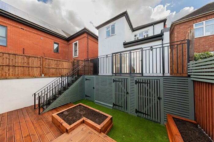 2 Bedroom Flat For Sale In Winns Avenue, Walthamstow, E17