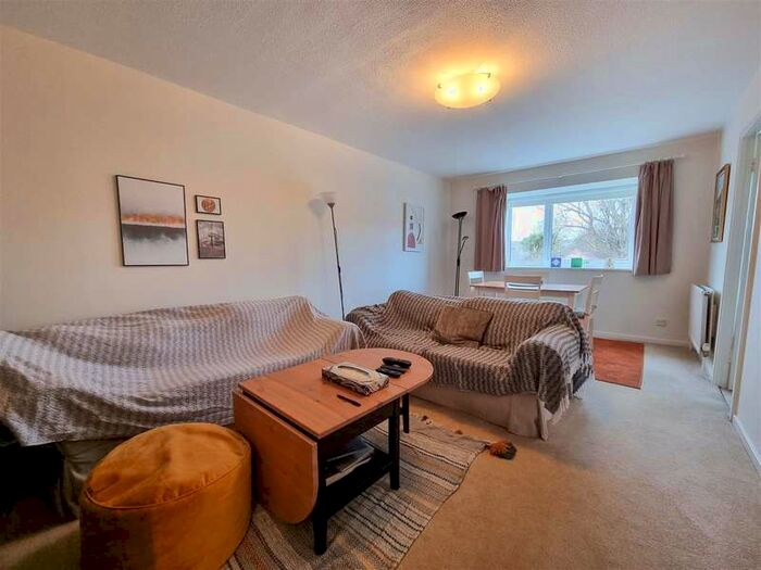 2 Bedroom Flat To Rent In Henfield Road, Dundonald Park, SW19