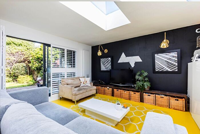 2 Bedroom Flat To Rent In Clarence Parade. Southsea, PO5