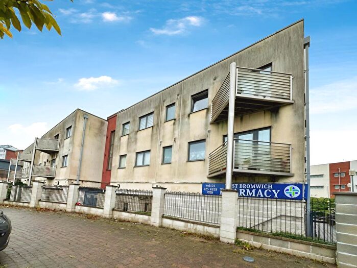 2 Bedroom Apartment To Rent In West Gate Plaza, B70