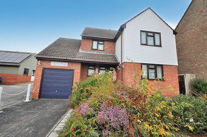 4 Bedroom Detached House For Sale In Minton Heights, Rochford, SS4