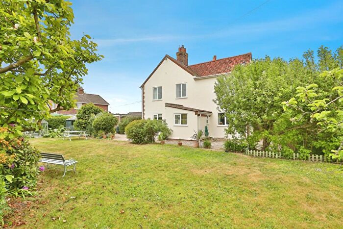 4 Bedroom Detached House For Sale In Norwich Road, Fakenham, NR21