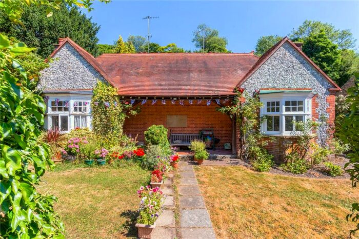 1 Bedroom Bungalow To Rent In Stanmer Village, Stanmer, Brighton, BN1