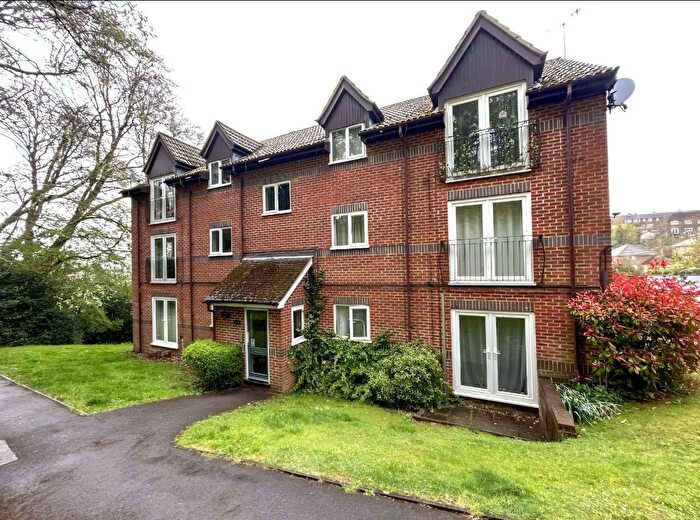 2 Bedroom Flat To Rent In Edmunds Gardens, High Wycombe, HP12