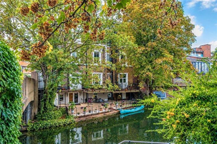 3 Bedroom Flat For Sale In Old Ford Road, Bethnal Green, E2
