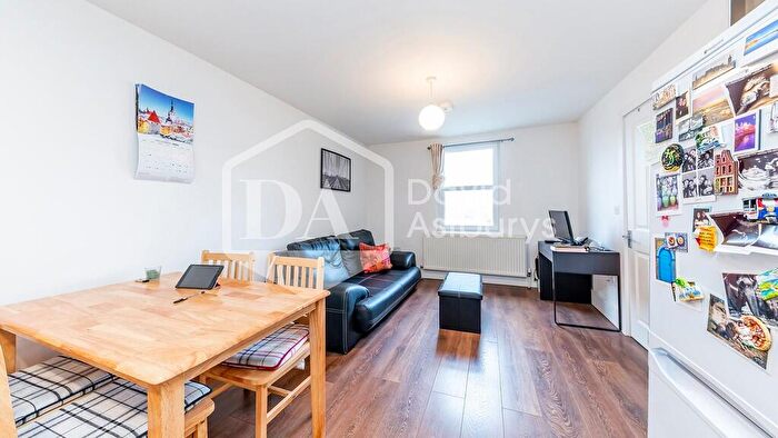 2 Bedroom Flat To Rent In Duckett Road, Harringay, London, N4