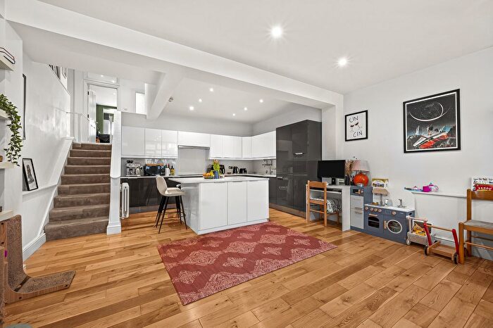 2 Bedroom Flat For Sale In East Dulwich Grove, East Dulwich, SE22