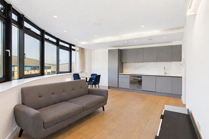 1 Bedroom Flat To Rent In New Horizons Court, London, TW8