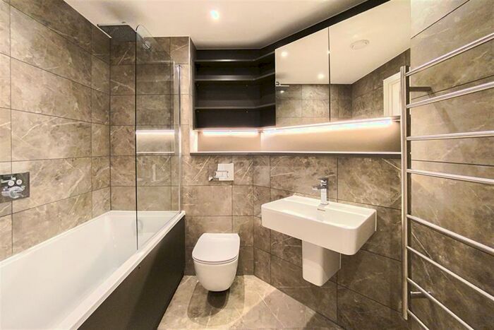 2 Bedroom Apartment For Sale In Castle Wharf, M15